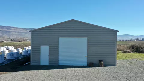 794 Hartley Rd, Phoenix, OR 97535 photo 5