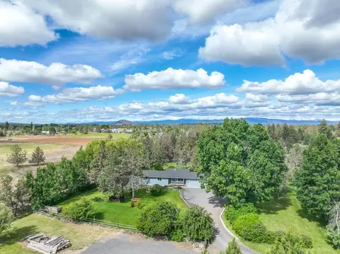 63105 Douglas Ln, Bend, OR 97701 photo 7