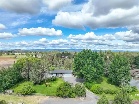 63105 Douglas Ln, Bend, OR 97701 photo 6