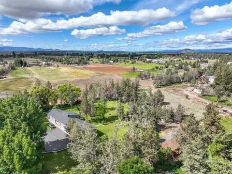 63105 Douglas Ln, Bend, OR 97701 photo 12