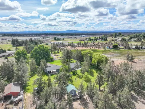 63105 Douglas Ln, Bend, OR 97701 photo 10