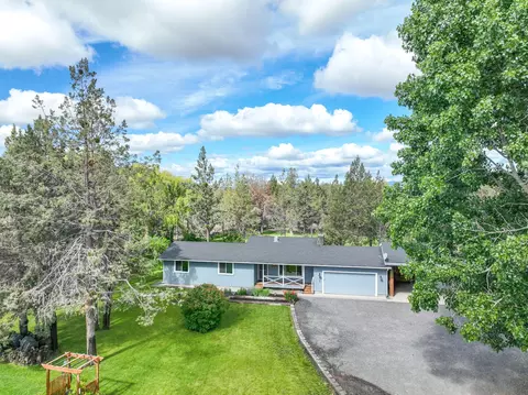 63105 Douglas Ln, Bend, OR 97701 photo 5