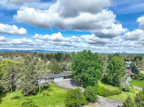 63105 Douglas Ln, Bend, OR 97701 photo 8