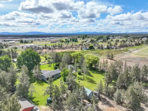 63105 Douglas Ln, Bend, OR 97701 photo 11