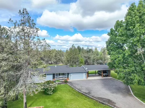 63105 Douglas Ln, Bend, OR 97701 photo 4