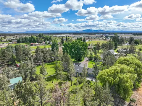 63105 Douglas Ln, Bend, OR 97701 photo 9