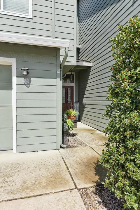 354 Live Oak Loop, Central Point, OR 97502 photo 3