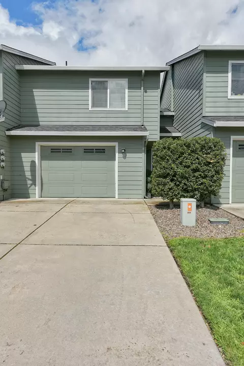 354 Live Oak Loop, Central Point, OR 97502 photo 2