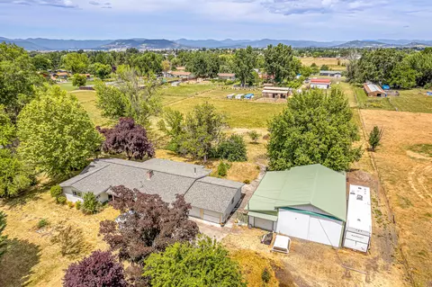 2775 Randall Ave, Central Point, OR 97502