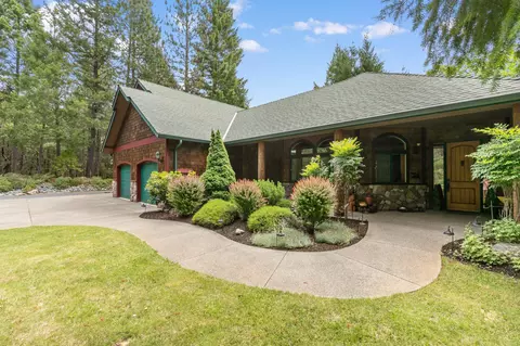 233 Wolf Song Dr, Grants Pass, OR 97526