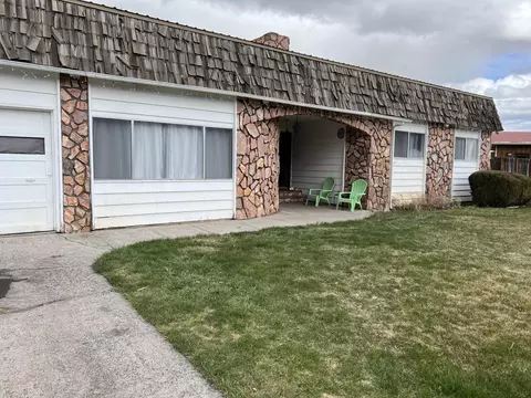 257 SW 4th St, Prineville, OR 97754