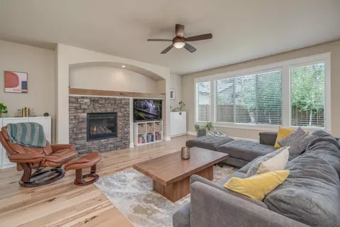 61124 SE Stari Most Loop, Bend, OR 97702 photo 6