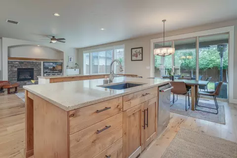 61124 SE Stari Most Loop, Bend, OR 97702 photo 9