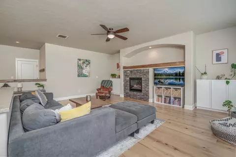 61124 SE Stari Most Loop, Bend, OR 97702 photo 5