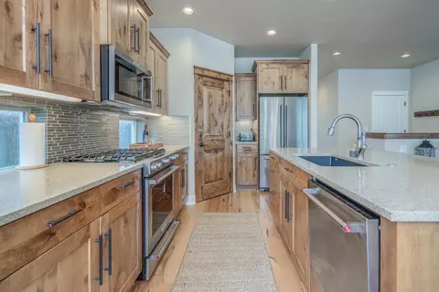 61124 SE Stari Most Loop, Bend, OR 97702 photo 11