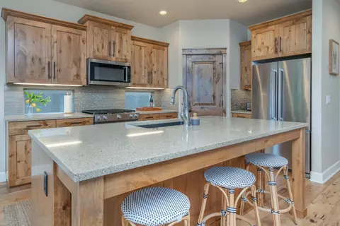 61124 SE Stari Most Loop, Bend, OR 97702 photo 12