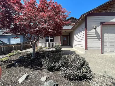 1517 Summer Pl, Talent, OR 97540