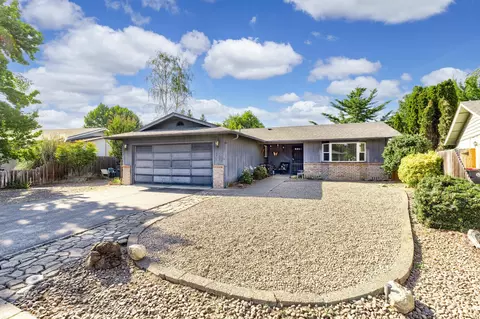 231 Arnwood St, Medford, OR 97501