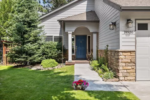 19936 Heron Loop, Bend, OR 97702 photo 2