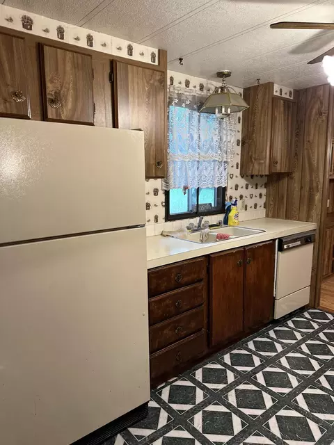 310 Hamilton Ave, Cave Junction, OR 97523 photo 9