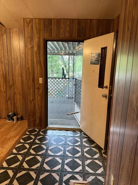 310 Hamilton Ave, Cave Junction, OR 97523 photo 5