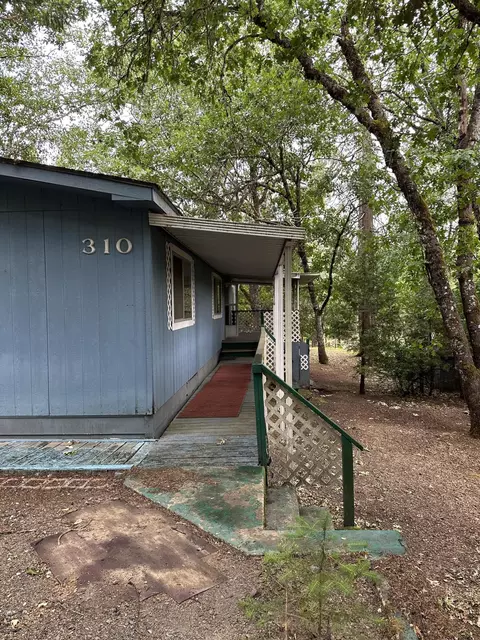 310 Hamilton Ave, Cave Junction, OR 97523