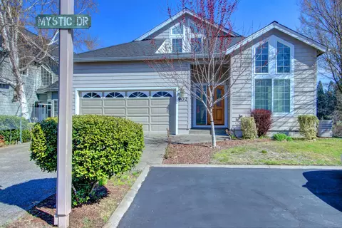 902 Mystic Dr, Grants Pass, OR 97527