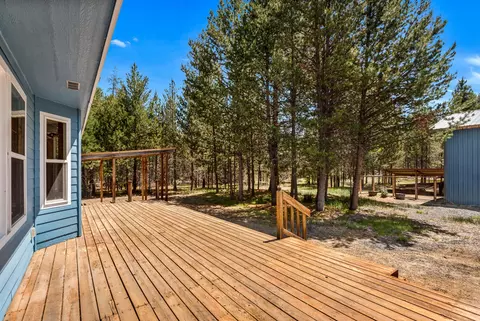1026 Yoke Rd, La Pine, OR 97739 photo 3