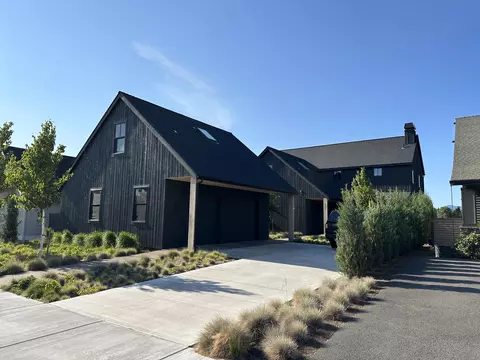 521 W Hope Ave, Sisters, OR 97759