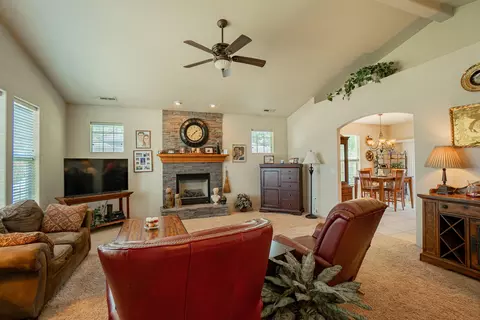 983 Black Wolf Ln, Eagle Point, OR 97524 photo 7
