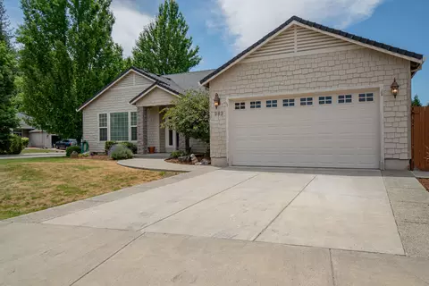 983 Black Wolf Ln, Eagle Point, OR 97524 photo 2