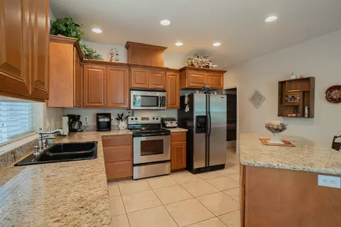 983 Black Wolf Ln, Eagle Point, OR 97524 photo 9