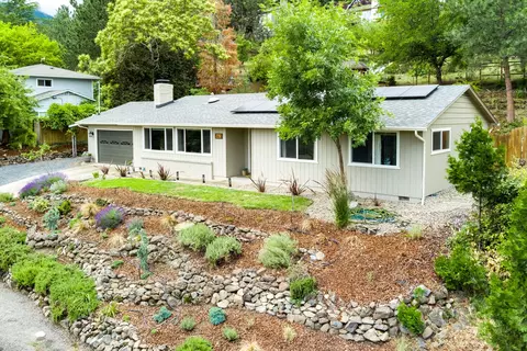 563 Walnut St, Ashland, OR 97520