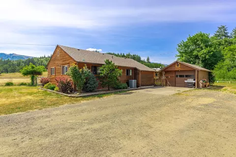 1095 Flournoy Valley Rd, Roseburg, OR 97471