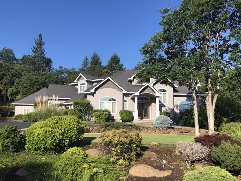 560 Coachman Dr, Jacksonville, OR 97530
