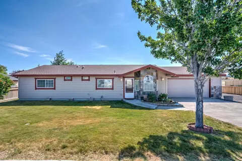 907 SE Turner St, Madras, OR 97741