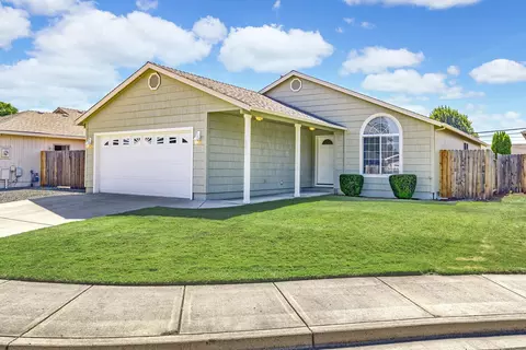 1892 Regal Ave, Medford, OR 97501