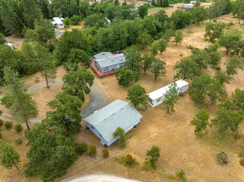 8572 Monument Dr, Grants Pass, OR 97526