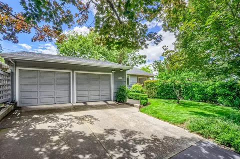 2254 Aloha Ave, Medford, OR 97504