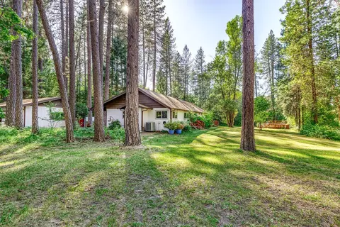 5189 Evans Creek Rd, Rogue River, OR 97537