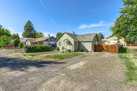 124 Napa St, Eagle Point, OR 97524 photo 2