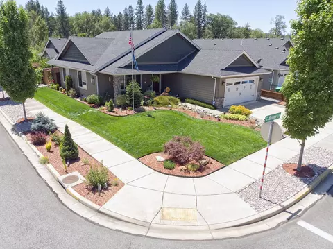 2819 SW Shimmer Ln, Grants Pass, OR 97527