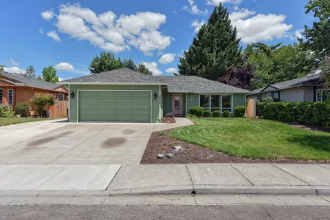 2956 Bailey Ave, Medford, OR 97504