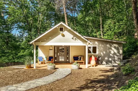 6883 Coleman Creek Rd, Medford, OR 97501