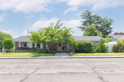 703 NW Amelia Dr, Grants Pass, OR 97526