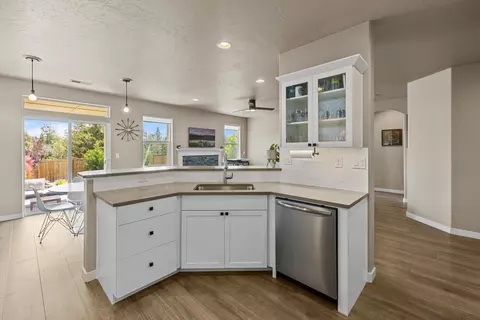 63872 Wellington St, Bend, OR 97701 photo 14