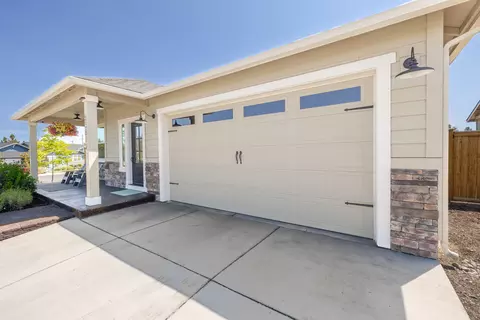 63872 Wellington St, Bend, OR 97701 photo 2
