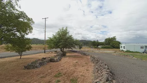573 Reese Creek Rd, Eagle Point, OR 97524