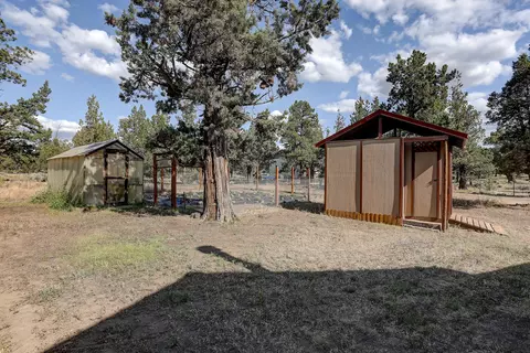 63980 Pioneer Loop, Bend, OR 97701 photo 11