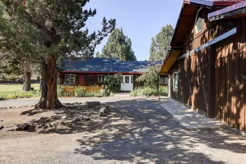 63980 Pioneer Loop, Bend, OR 97701 photo 4